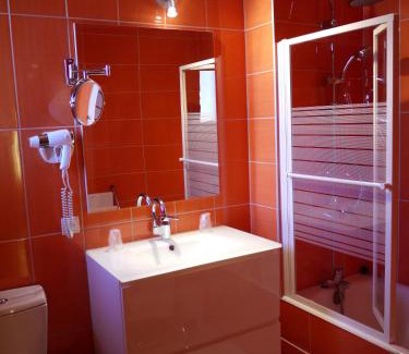 Livron-sur-Drome Hotel | Welcoming Logis Hotel Des Voyageurs with Family-Friendly Amenities