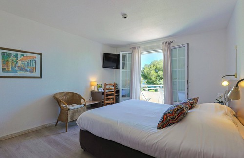 Agay Hotel | Family-Friendly Hotel L'Esterella with Restaurant & Breakfast