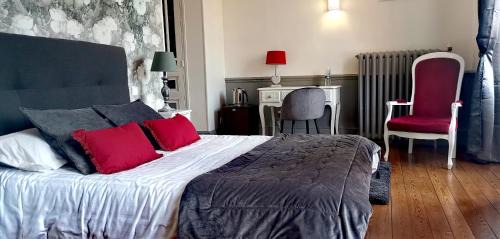 Bourbon-Lancy Hotel | Discover Comfort at Logis Hotel La Tourelle du Beffroi