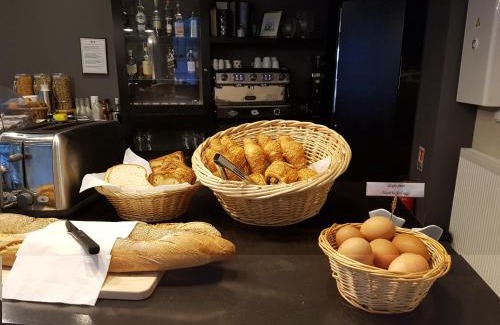 Senlis Hotel | Discover Le Petit Bellon: Family-Friendly & Accessible Stay