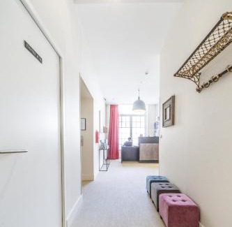 Senlis Hotel | Discover Le Petit Bellon: Family-Friendly & Accessible Stay