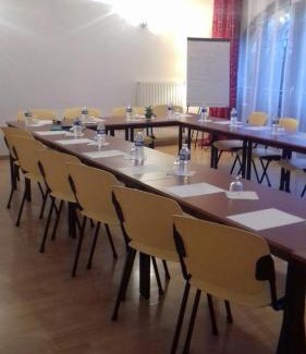 Allain Hotel | Cozy Logis Hotel- Restaurant La Haie Des Vignes Retreat