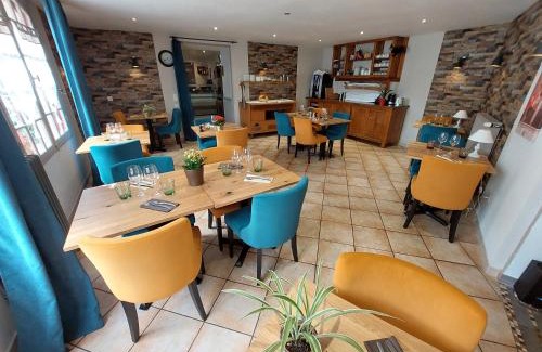 Creysse Hotel | Discover Logis Hotels - Auberge de l'Île: Pet-Friendly Retreat
