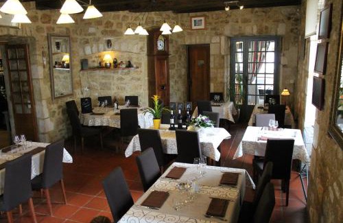 Sauzet Hotel | Discover Auberge de la Tour: Oceanfront Hotel & Restaurant