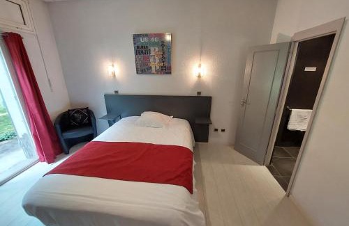Grisolles Hotel | Pet Friendly Haven at Hôtel Le Relais des Garrigues
