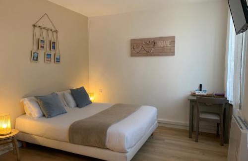 Taussat Hotel | Cozy Oceanfront Stay at Hôtel et Restaurant L'Océana