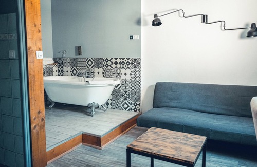 Aubignosc Hotel | Discover Logis Hotels la Magnanerie with Spa & Bistro Delights