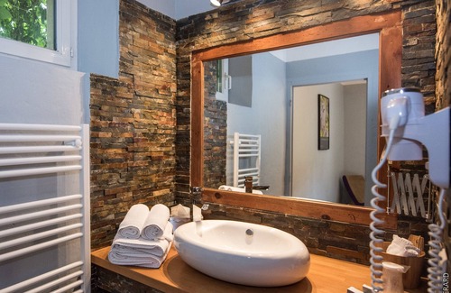 Aubignosc Hotel | Discover Logis Hotels la Magnanerie with Spa & Bistro Delights