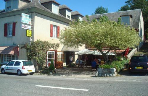 Ozon Hotel | Pet-Friendly Stay at Logis L'Auberge Basque - Rated 7.8/10