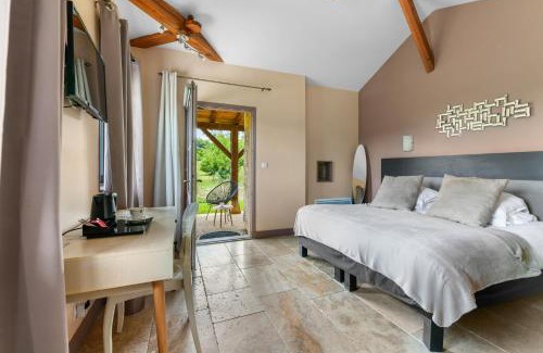 Larressingle Hotel | Relax at Logis L'Auberge de Larressingle with Spa & Pool