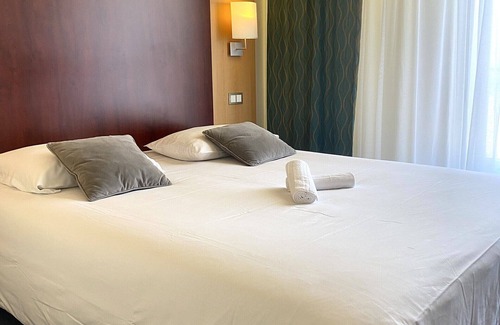 Vouille Hotel | Discover Logis Le Cheval Blanc et Clovis: Family-Friendly Retreat