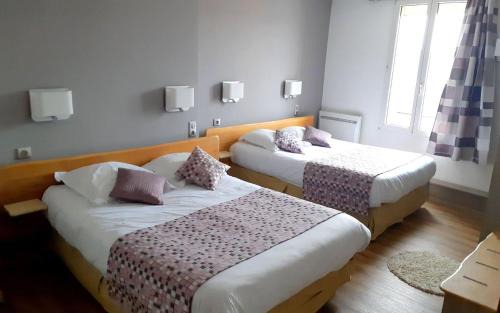 Sainte-Menehould Hotel | Discover Comfort at Logis Le Cheval Rouge: Pet Friendly & Pool