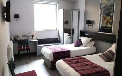 Sainte-Menehould Hotel | Discover Comfort at Logis Le Cheval Rouge: Pet Friendly & Pool