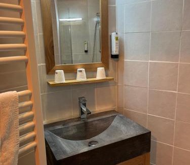 Saint-Maurice-en-Trieves Bed & Breakfast | Guest Rated 8.4: Family-Friendly Stay at Logis Le Chalet