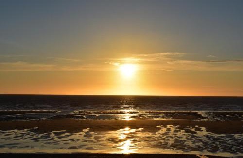 Cayeux-sur-Mer Hotel | Oceanfront Escape at Logis - Le Neptune Hôtel & Restaurant