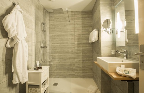 La Boisse Hotel | Relaxing Getaway at Logis Le Petit Casset with Ocean Views