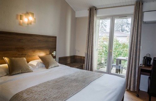 La Boisse Hotel | Relaxing Getaway at Logis Le Petit Casset with Ocean Views