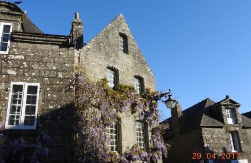 Locronan Hotel | Welcoming Logis Le Prieuré: Pet-Friendly with Dining Options