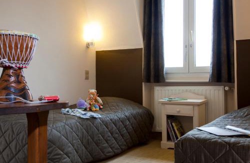 Saint-Leonard-de-Noblat Hotel | Cozy Logis Le Relais Saint Jacques: Pet-Friendly & Family Fun