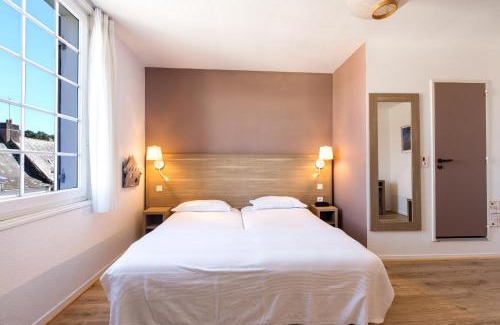 Quimiac Hotel | Oceanfront Escape at Logis Le Relais Marine - Pet Friendly!