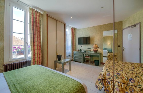 Piney Hotel | Relax at LOGIS Le Tadorne: Pool, Spa & Family-Friendly
