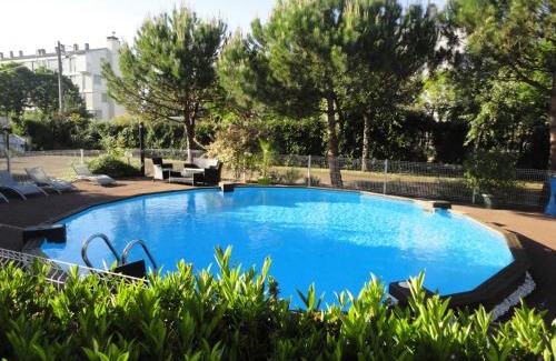 Lux Hotel | Cozy Logis Les Charmilles with Pool and Ocean Views
