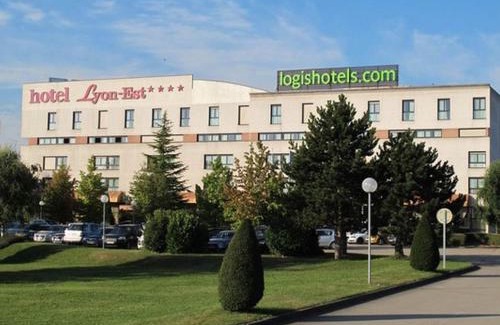 Saint-Maurice-de-Beynost Hotel | Discover Logis Lyon Est Porte de l'Ain with Pool & Dining