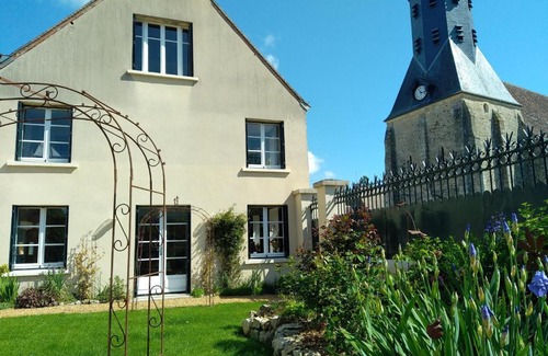 Ige House | Relaxing Retreat at Logis Margot with Hot Tub Access