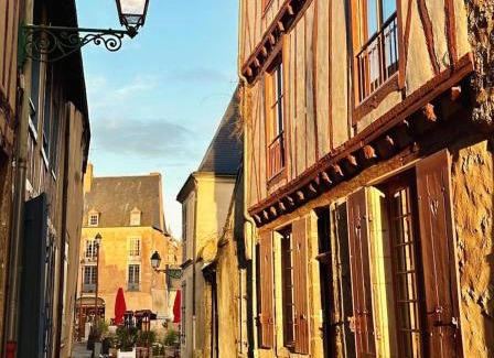 Republique Bed & Breakfast | Exceptional Oceanfront Retreat at Logis Saint-Flaceau