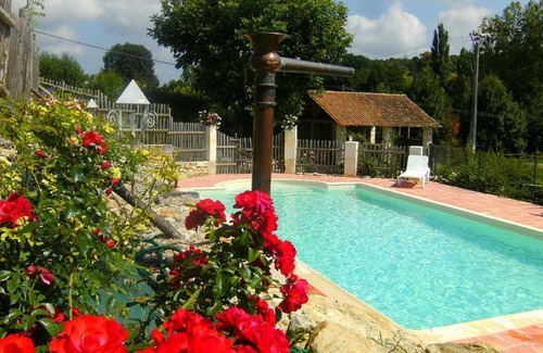 Montagnac-la-Crempse Bed & Breakfast | Discover Logis Saint Martin: Family-Friendly with Pool & Breakfast