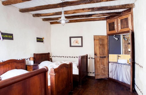 Montagnac-la-Crempse Bed & Breakfast | Discover Logis Saint Martin: Family-Friendly with Pool & Breakfast