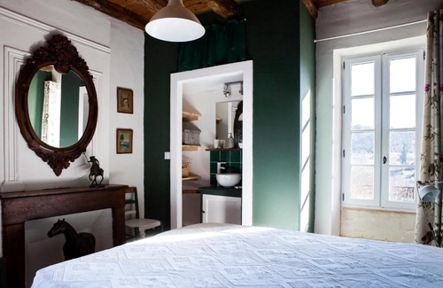 Montagnac-la-Crempse Bed & Breakfast | Discover Logis Saint Martin: Family-Friendly with Pool & Breakfast