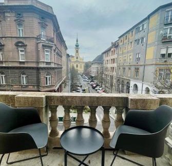 Budavar Apartment | Discover Logodi Apartment: 4-Star Stay with Free Parking