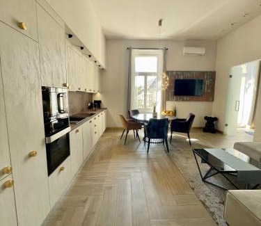 Budavar Apartment | Discover Logodi Apartment: 4-Star Stay with Free Parking