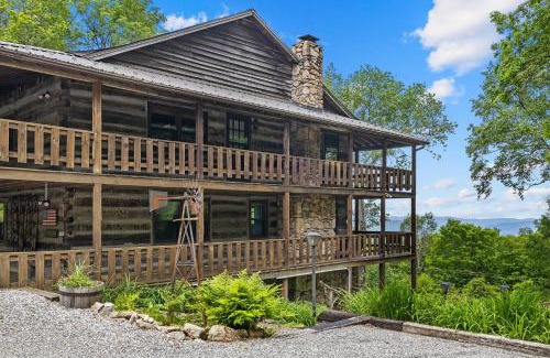 Wolf Laurel House | Elegant Retreat at Logs Of Luxury - Family-Friendly Stay