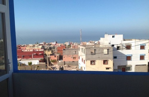 Tamrhakht Apartment | Sunny Oceanfront Retreat with Terrace and Pet-Friendly Amenities