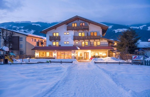 Lauterbach Hotel | Discover Loipenstubn: 4-Star Comfort with Hot Tub & Breakfast