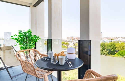 Ile de Nantes Palais des Congres Apartment | Enchanting Loire Enchantée Apartment on Nantes Island