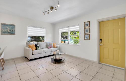 River Oaks House | Idyllic LoKal Rental: Oceanfront Family Retreat in Florida