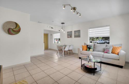 River Oaks House | Idyllic LoKal Rental: Oceanfront Family Retreat in Florida