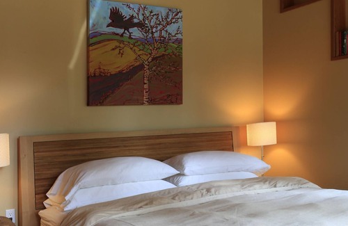 New Denver Cabin | Loki's Lodge - Private and fully appointed cabin on Slocan Lake, West Kootenays