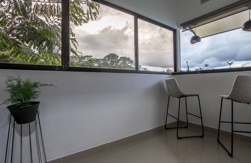 Barrio Pilo Apartment | Romantic Getaway at Loky's House with Pool and Spa Amenities
