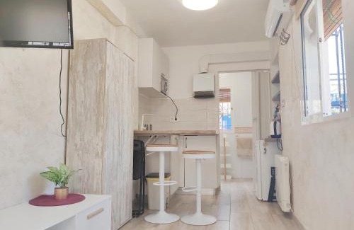 Beiro Apartment | Pet-Friendly Lolas Cozy Studio - Perfect for Families!