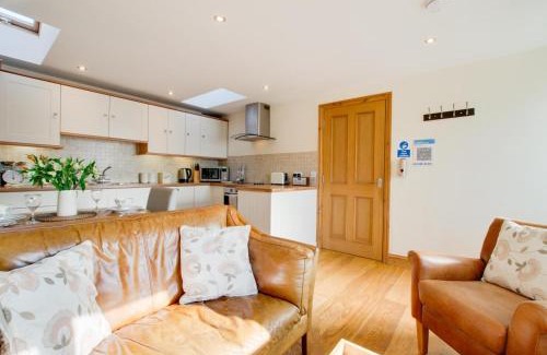Foxley House | Discover Family-Friendly Lollipop Cottage for Your Getaway