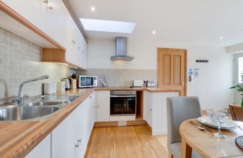 Foxley House | Discover Family-Friendly Lollipop Cottage for Your Getaway