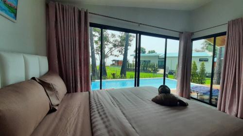 Cha-am Villa | Beachfront Pool Villa at Lom Lay - 4-Star Stay in Chaam