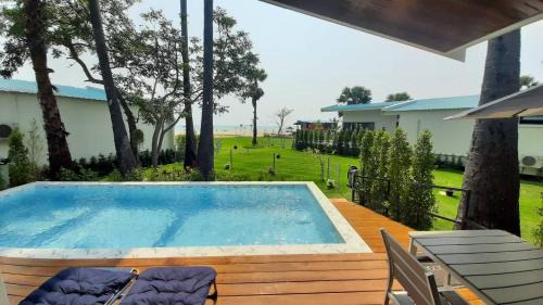 Cha-am Villa | Beachfront Pool Villa at Lom Lay - 4-Star Stay in Chaam