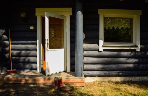 Puumala Ski Chalet | Inviting Loma-Autio Aamurusko with Oceanfront Amenities