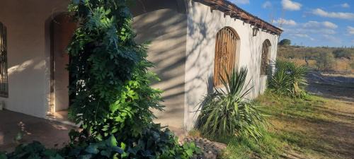 Pedro Vargas House | Pet-Friendly Retreat at Loma Bonita with Pool & Family Fun