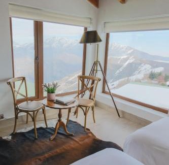 Farellones Cabin | Unforgettable Stays at Loma del Viento: Pet Friendly & More